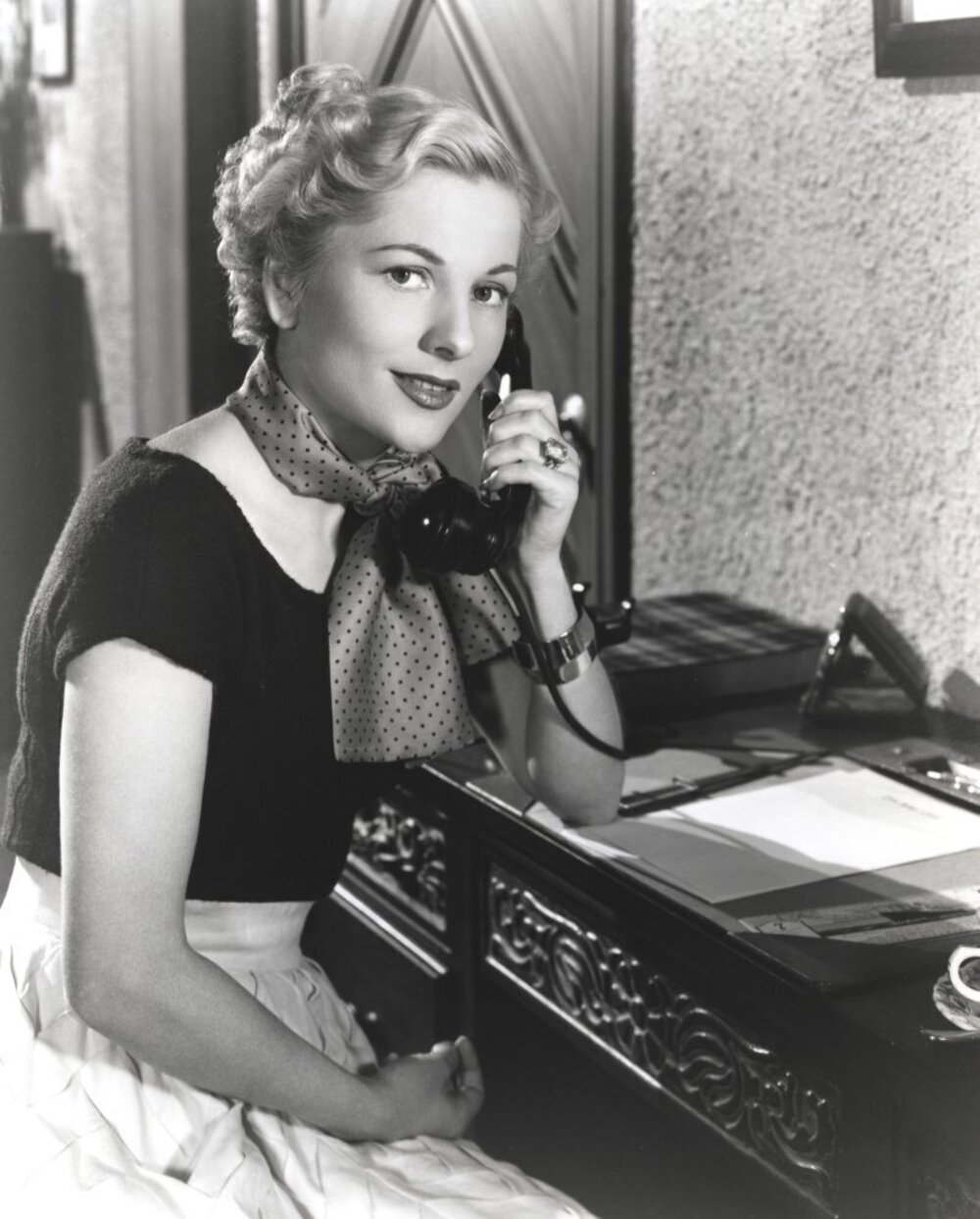 4644 Joan Fontaine wearing a Polka Dot Scarf Photo Print 8 x 10